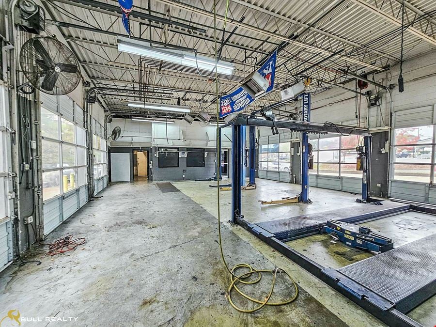 ±2,040 SF Retail/Auto Service Shop | For Sale & For Lease