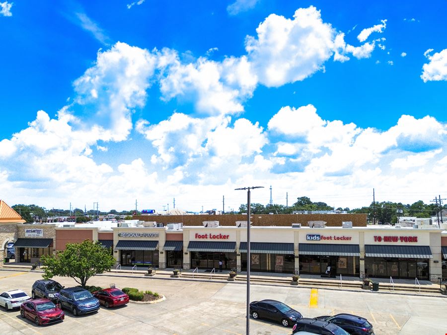 Hammond Aire Plaza: Highly Visible and Grocery-Anchored Retail