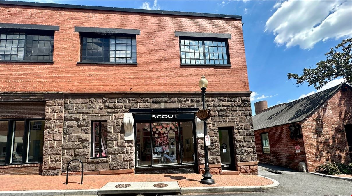 Caton's Walk (1046-1054 Potomac Street NW & 1025-1034 33rd Street NW)