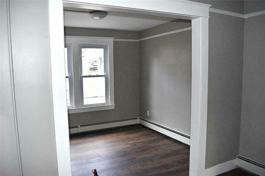 410 1/2 Jackson Avenue