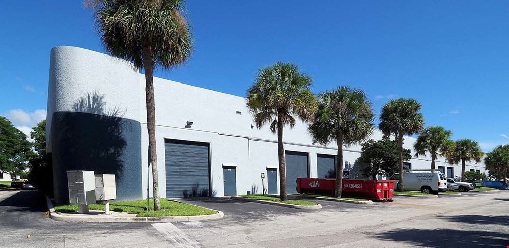 Polo Commerce Center