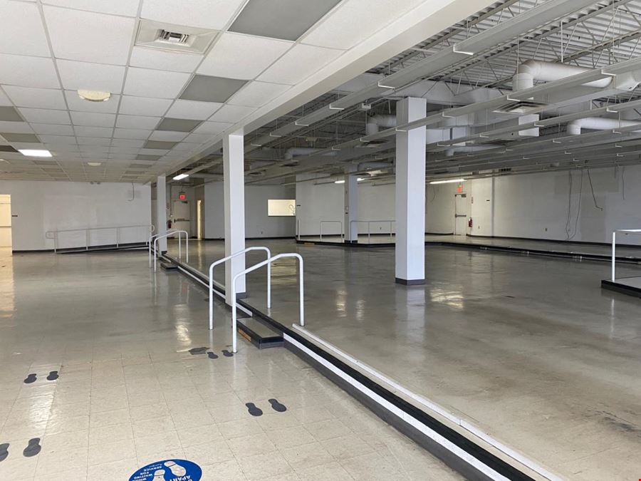East Livingston Plaza
