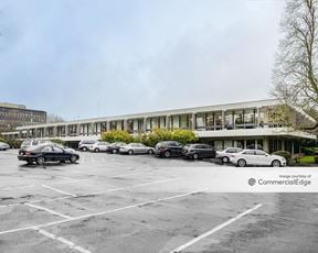 Lloyd Plaza