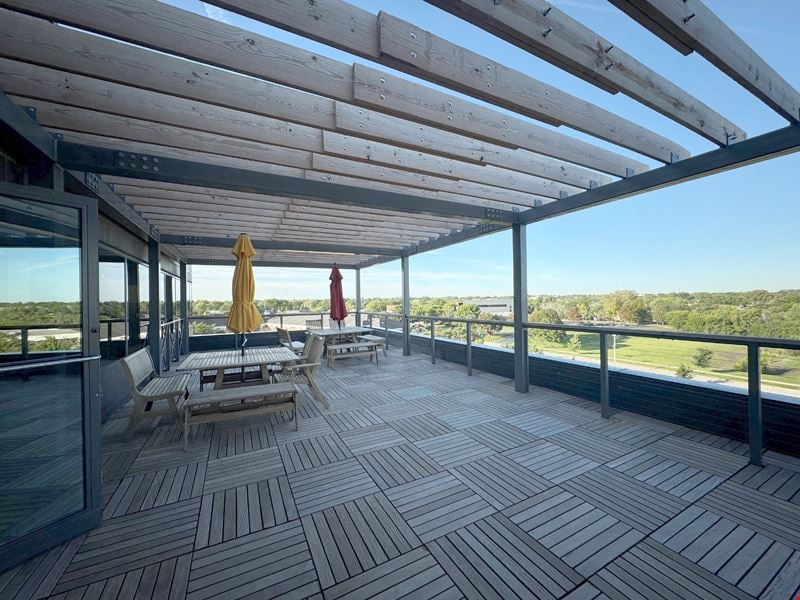 999 Oakmont Plaza