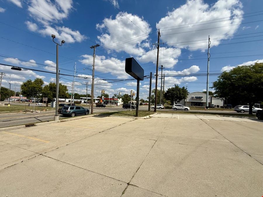 Stand Alone Retail on Signalized Corner Lansing MI