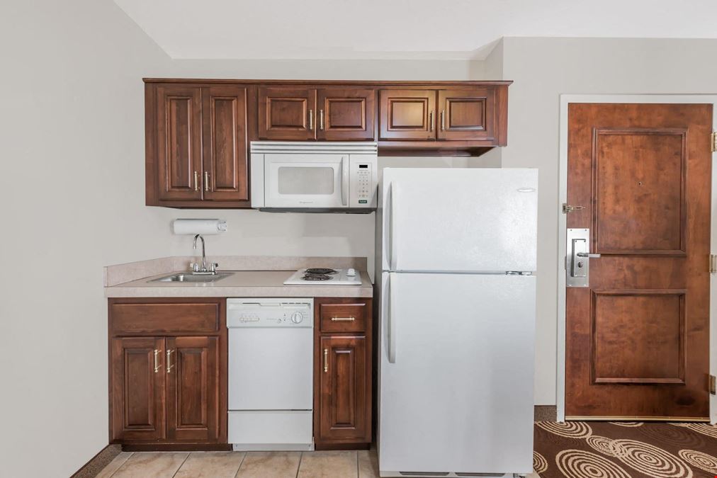 Hawthorn Suites - Seville, OH