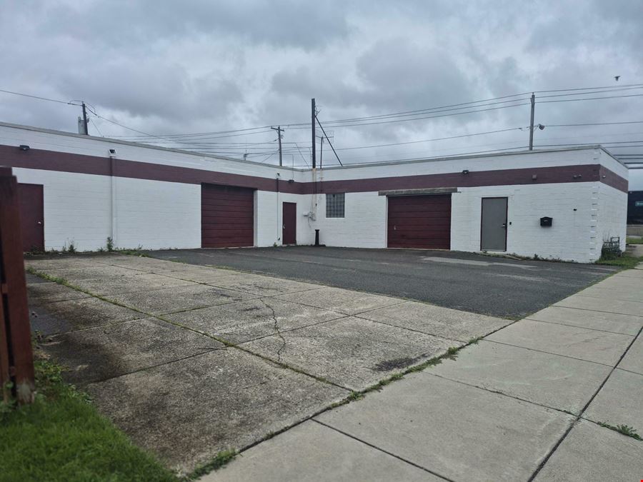 2363 Broadway St - 7,400+/- SF Multipurpose Commercial Building