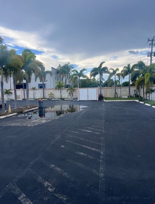 5,543 SF Office Warehouse Building with Yard