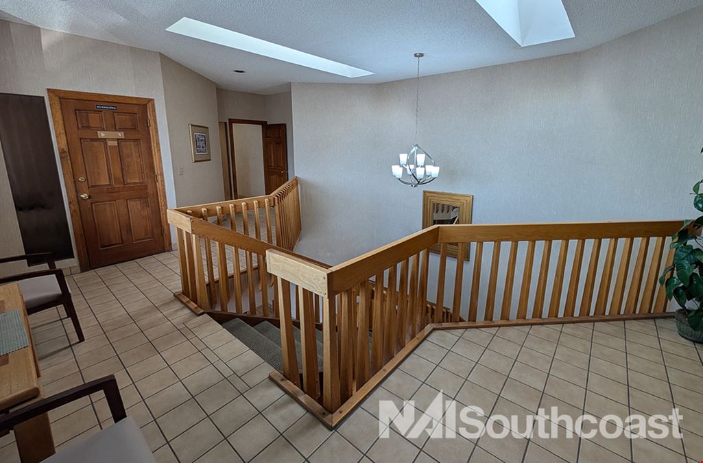 ±1,253 SF - West Bridge Office