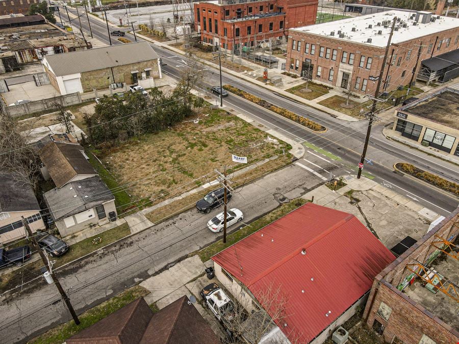 Freestanding Mid-City Retail / Office next to Electric Depot