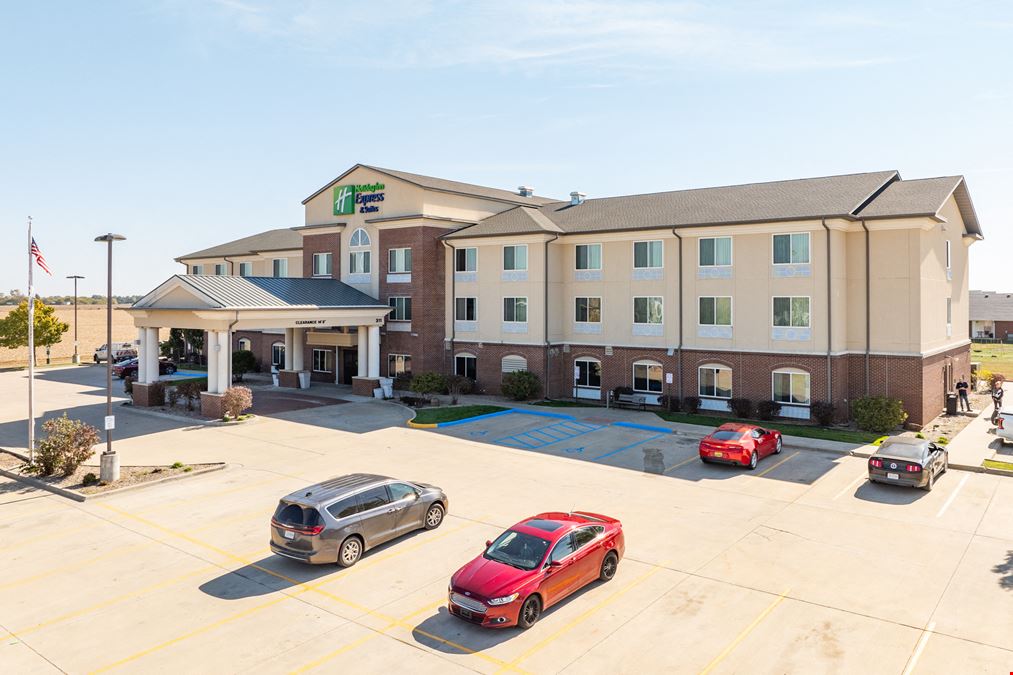 Holiday Inn Express & Suites Nevada MO