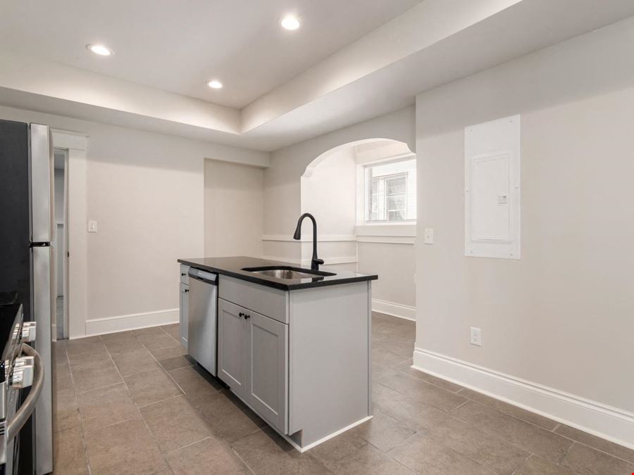 1029-1031 E Livingston Ave