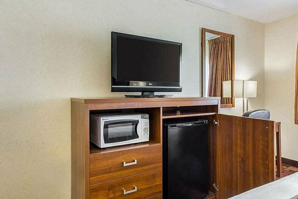 Econolodge by Choice Hotels (Combined with Super 8 by Wyndham in Luverne, MN)