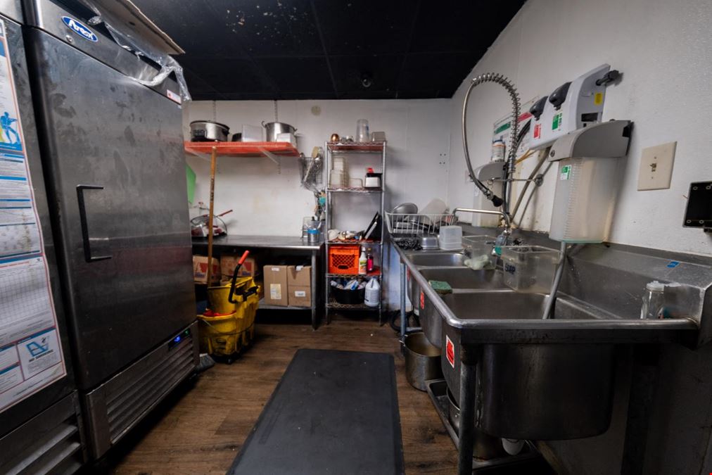 870 4th Ave - Bar/Restaurant