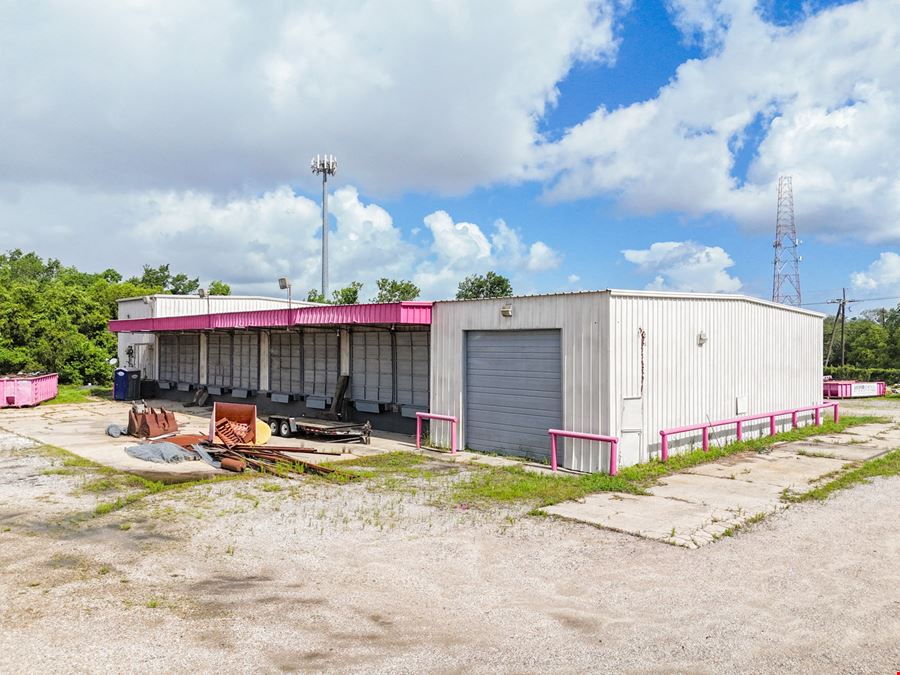 ±10,840 SF Warehouse with Yard on Corner Lot