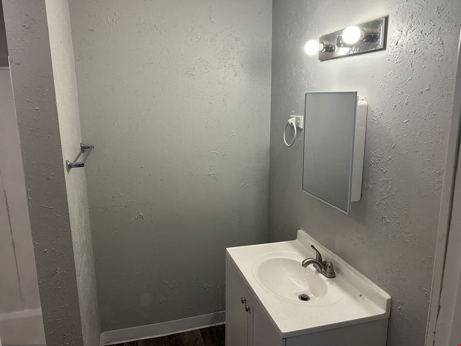 121-123 W 6th Ave
