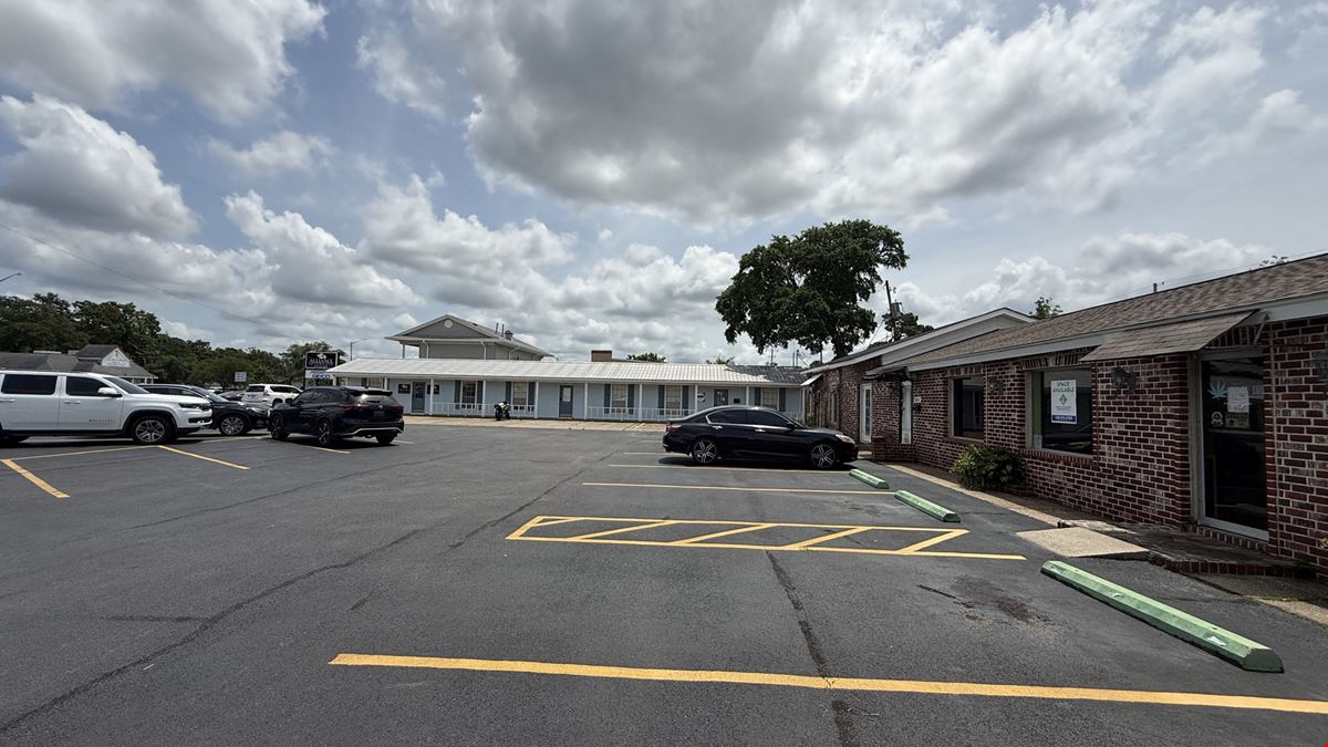 Retail/Office Space for Lease | Pelican Court | Ocean Springs, MS