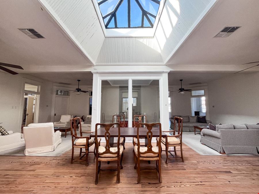 216 E Alamo Street