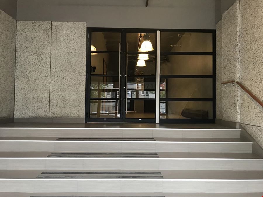 8710 Avenue du Parc