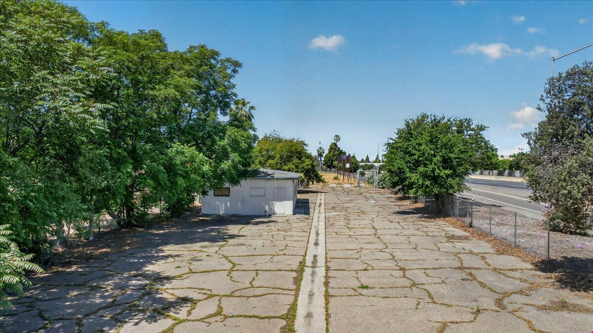 High Exposure Investor/ Owner User Opportunity in Fresno, CA