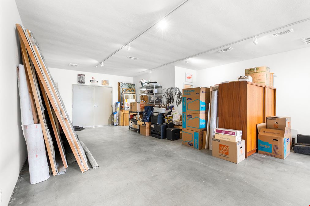 623 W 9th St