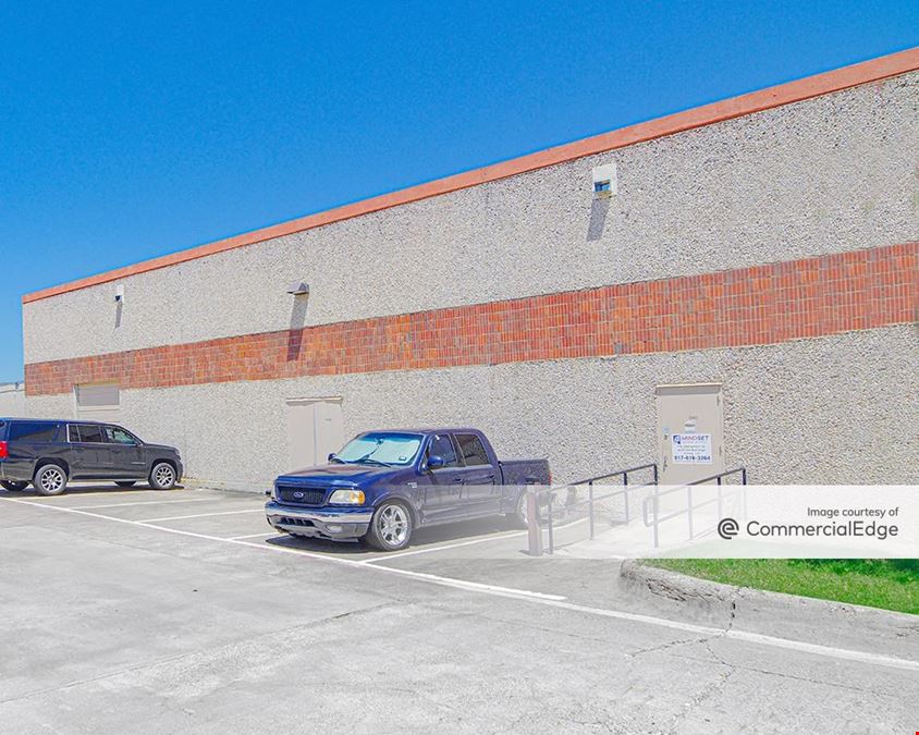 2105 & 2109 Luna Road