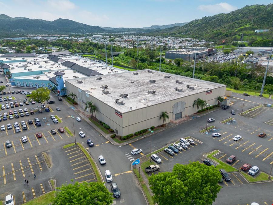 Retail Mixed Use in Shop at Caguas