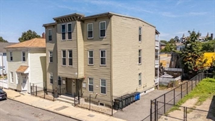 39-41 West Walnut Park