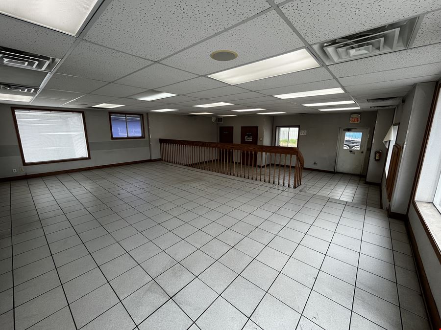 100 W 3rd Street - Corner Lot