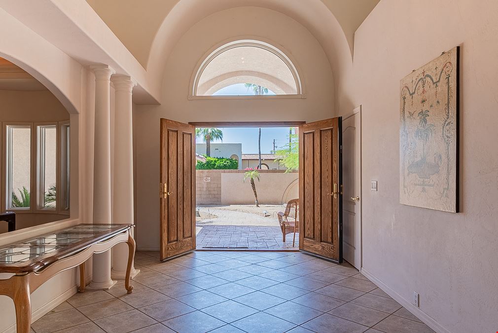 Beautiful Home Overlooking Yuma Country Club: 742 E Country Dr