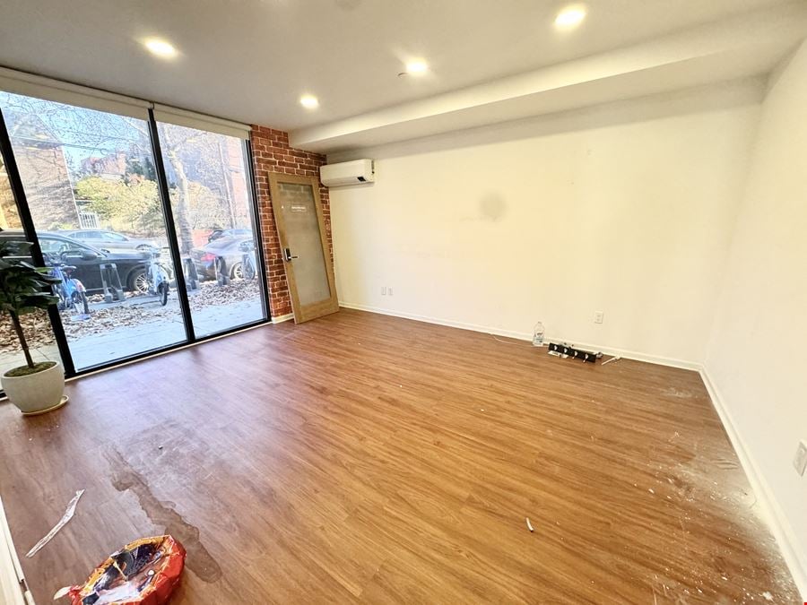Retail space for lease in Long Island City - new building Approximately 3200 sq ft
