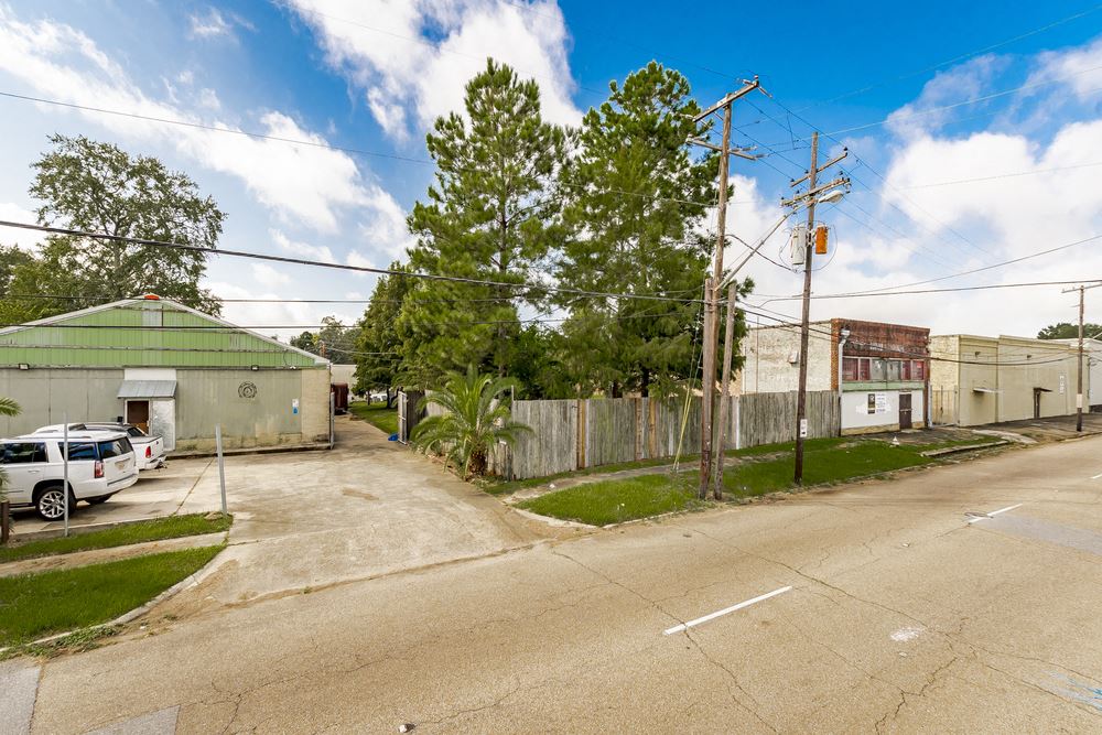 Mid-City Warehouse for Lease with Yard
