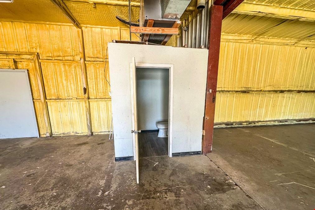 4,000 SF WAREHOUSE OFF I-35 W