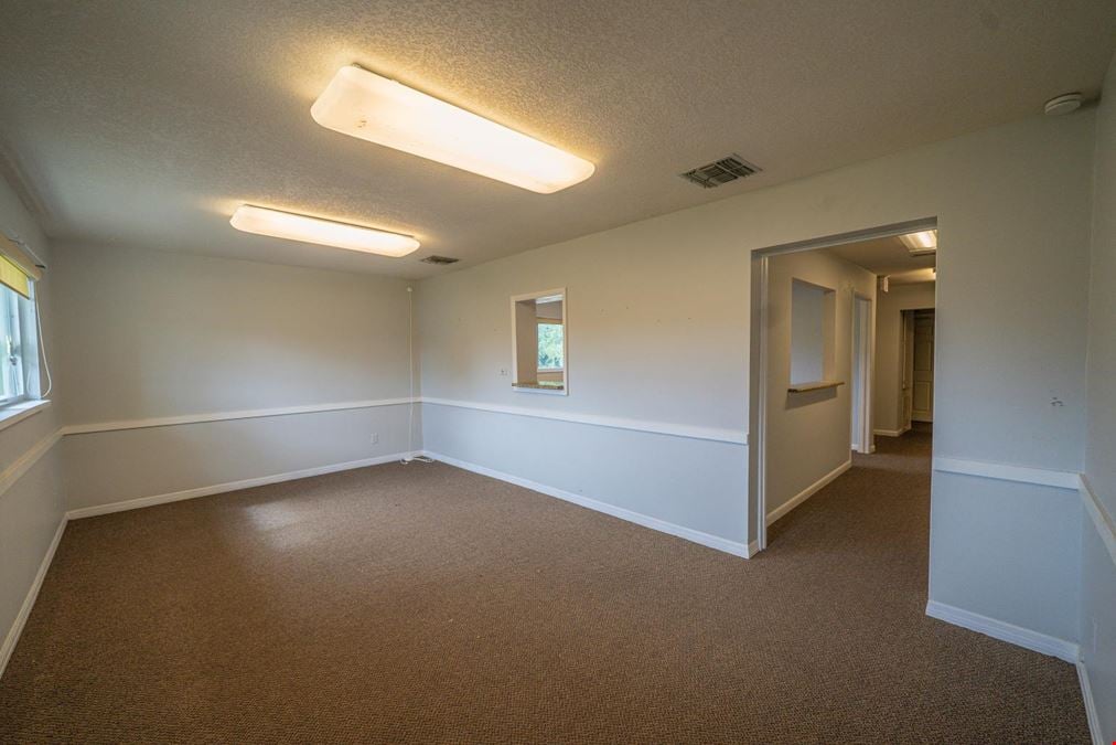 795 CRESTVIEW CIR NW