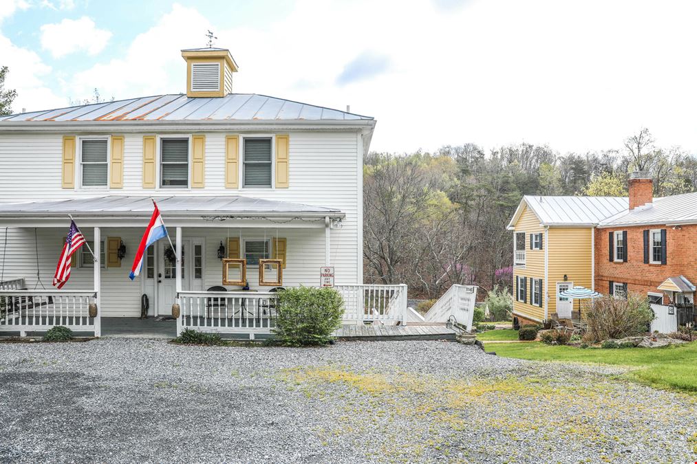 SHENANDOAH MANOR | HISTORIC RETREAT AND B&B