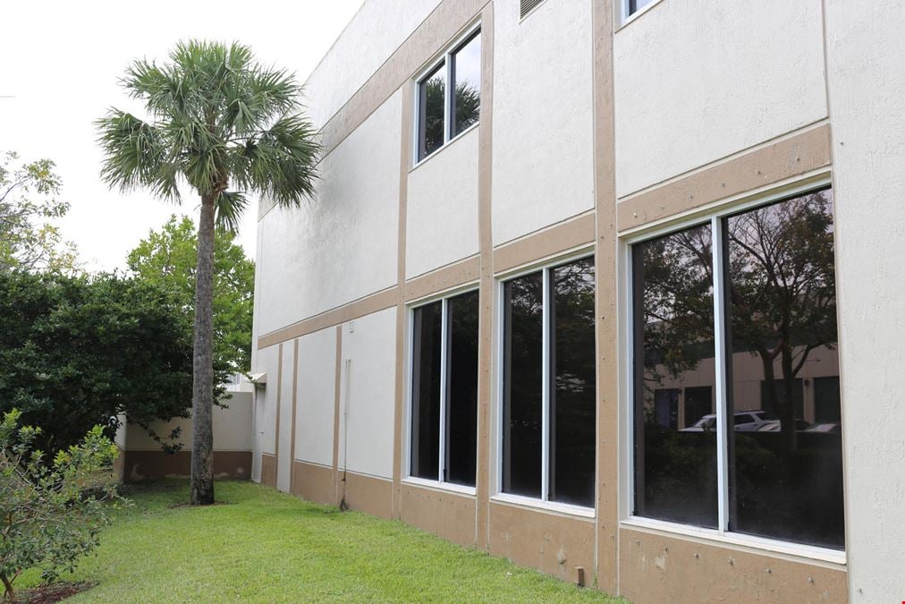 For Lease Corner Unit Office/Warehouse