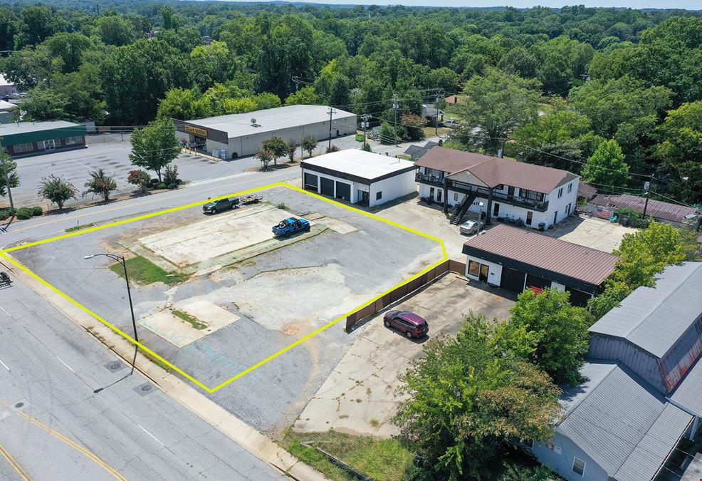 1601 N Main St