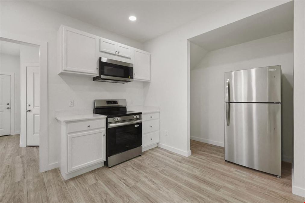1310 E Alamo St