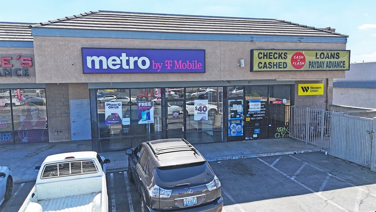 End-Cap Retail Space For Lease