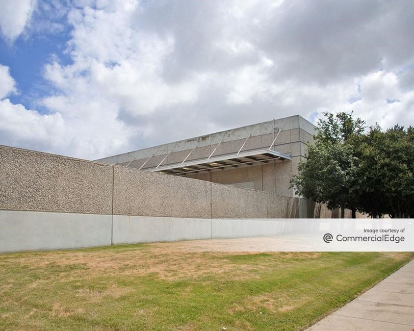 600 Westport Pkwy.