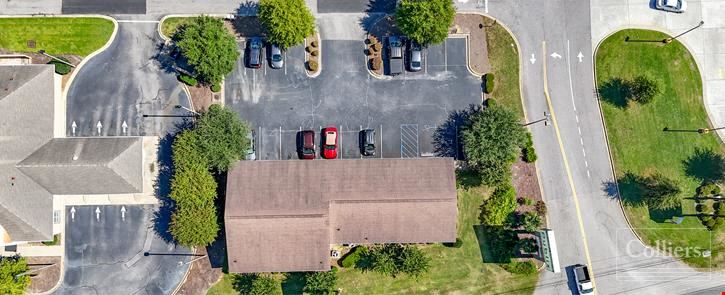 ±1,904 SF Retail Space located in Kennerly Crossing shopping center | Broad River Road