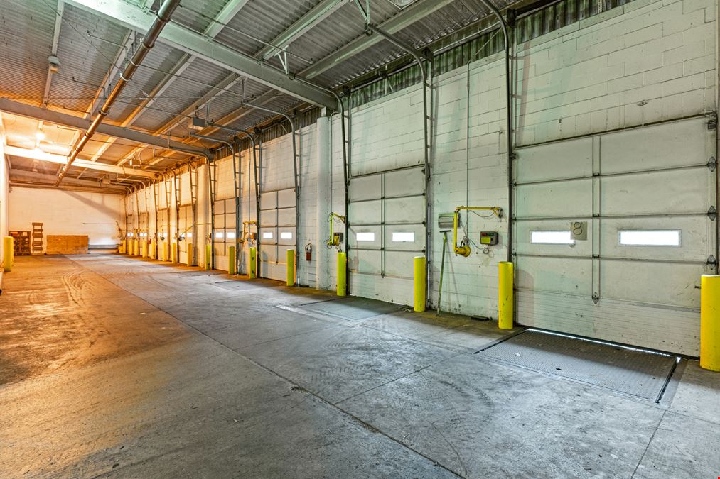 Large Scale, High-Bay Warehouse