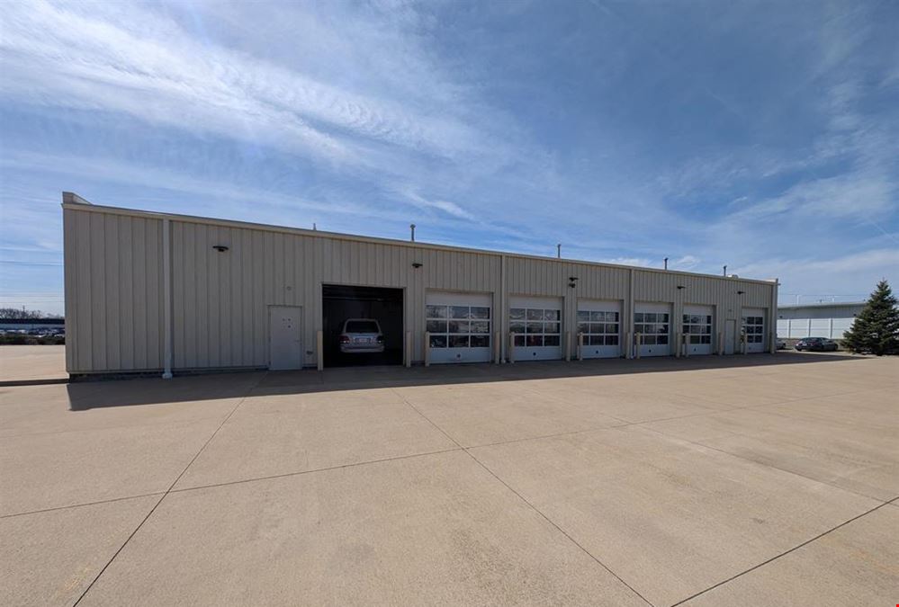 1613 W Pioneer Pkwy