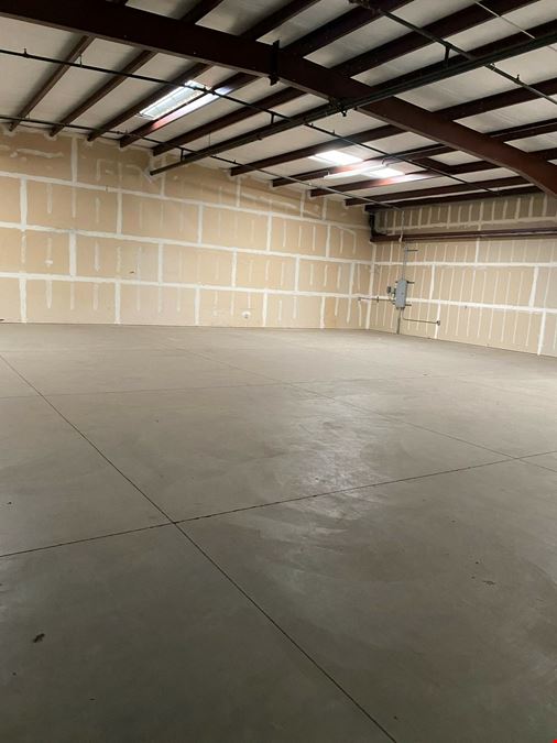 Move-In Ready Office/Warehouse in NW Fresno