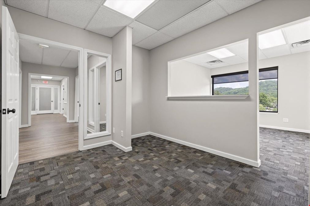 2 Executive Suites 