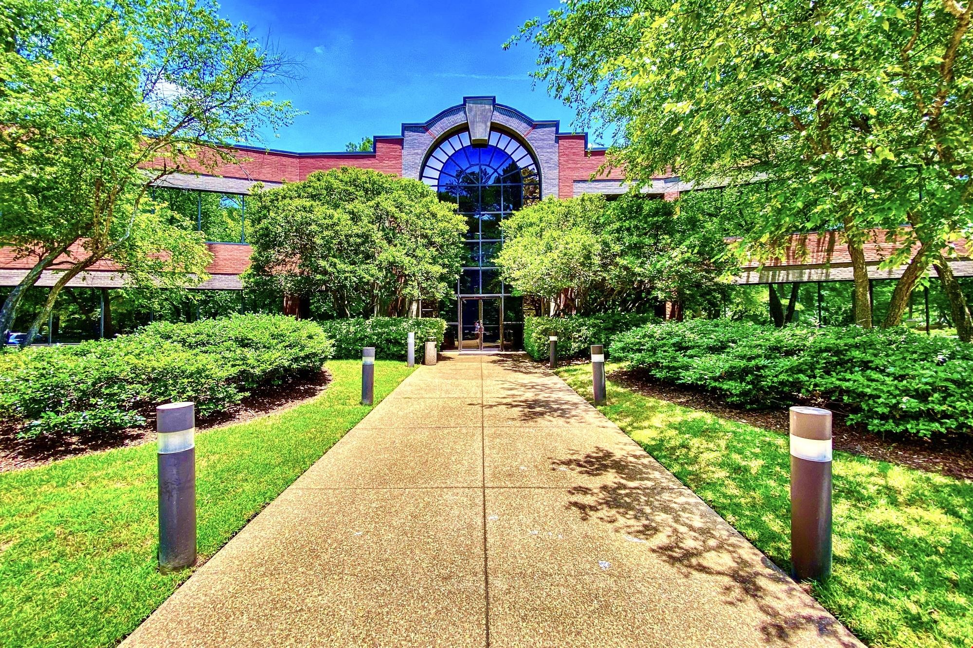 795 Woodlands Parkway