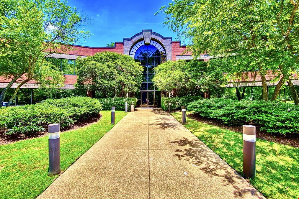 795 Woodlands Parkway