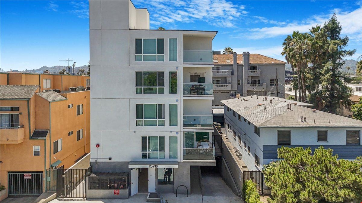 10918 Camarillo St. 