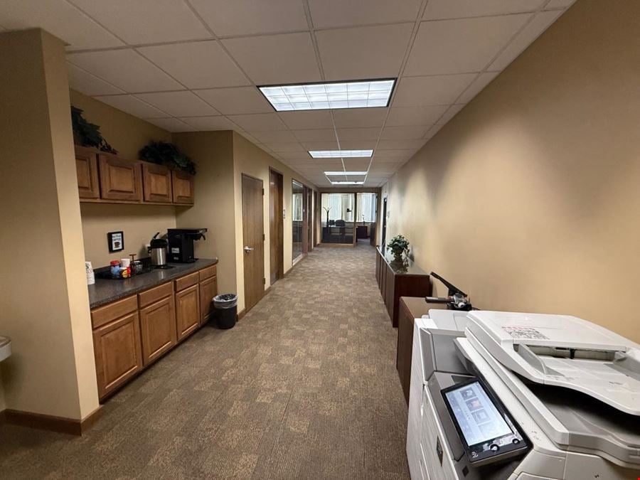100 E Kimberly Rd, Lease