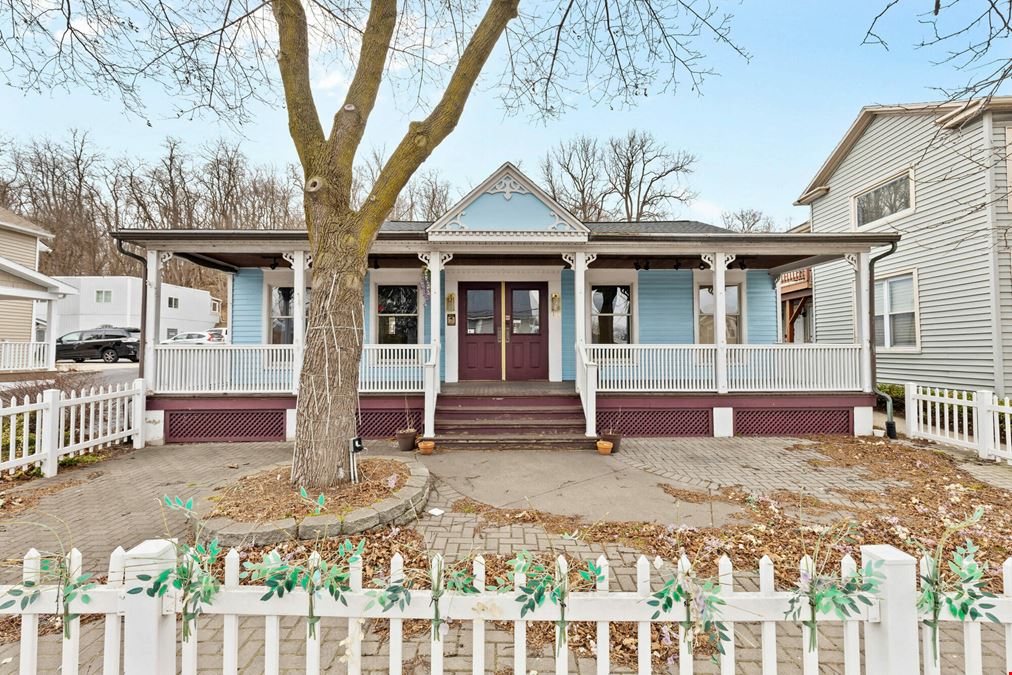 90 W Main St